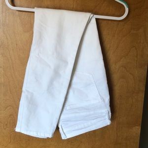 3/$30 White skinny jeans. Size 8 long. Worn once!